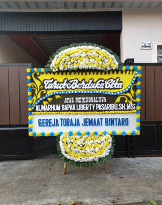 Papan Bunga Duka di Wetar