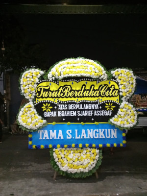 Papan Bunga Duka di Wetar
